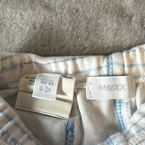 Mexx - 3 piece outfit. Sizes 0-2/2-4/4-6 months - Picture 10 of 11